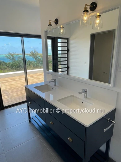 Prestige penthouse with breaktaking view on turquoise lagoon