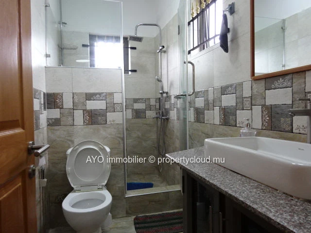 3 bedroom Duplex with common swimming pool and few minutes from Mon Choisy beach