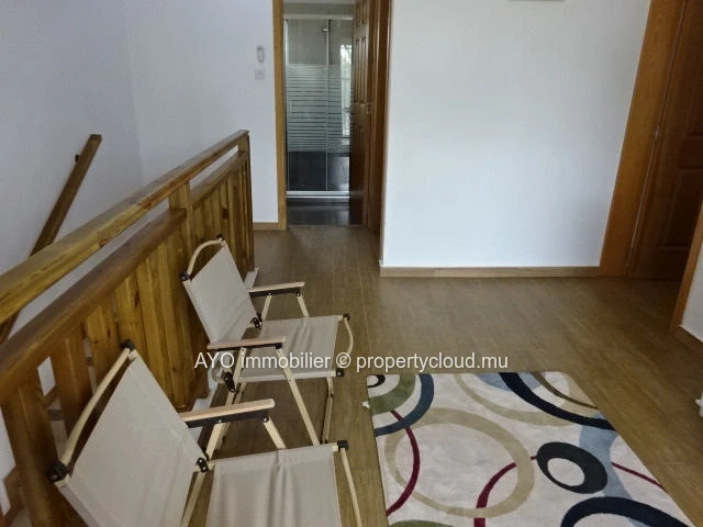 3 bedroom Duplex with common swimming pool and few minutes from Mon Choisy beach