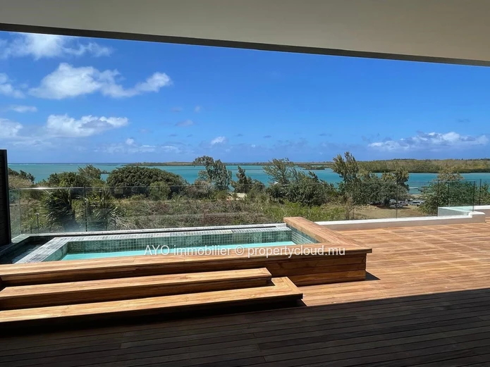 Prestige penthouse with breaktaking view on turquoise lagoon