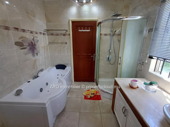 A vendre charmant Townhouse de 3 chambres avec piscine privée