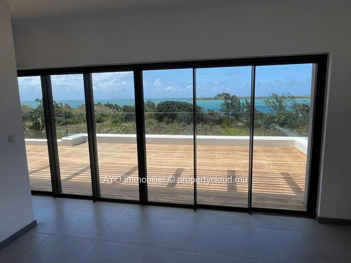 Prestige penthouse with breaktaking view on turquoise lagoon
