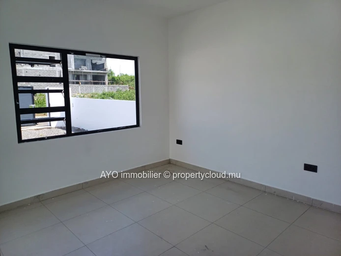 Brand new 3 bedrooms house with pool in Vale