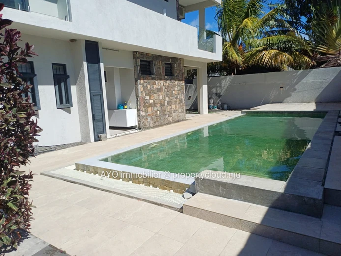Villa de 4 chambres située dans un havre de paix à Bain Boeuf avec une belle piscine