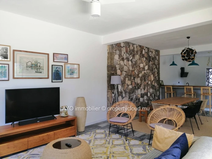 Nouvelle villa moderne avec belle piscine