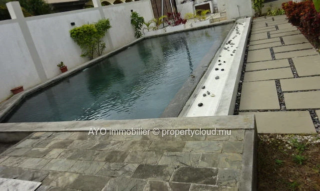 3 bedroom Duplex with common swimming pool and few minutes from Mon Choisy beach