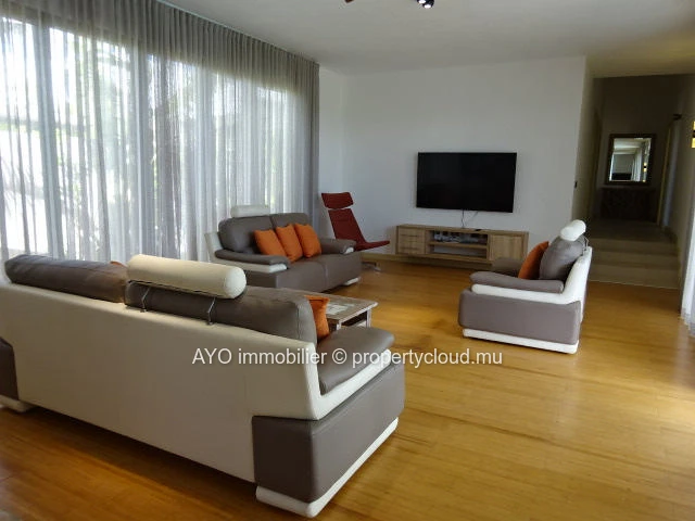 Brand new modern home with swimming pool close to local amenities