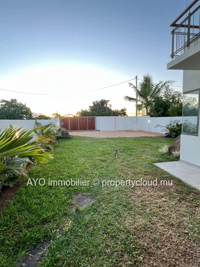 Newly built modern 4 bedrooms house with pool in Forêt Daruty
