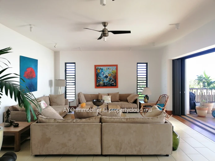 Stunning beachfront penthouse with incredible ocean views  