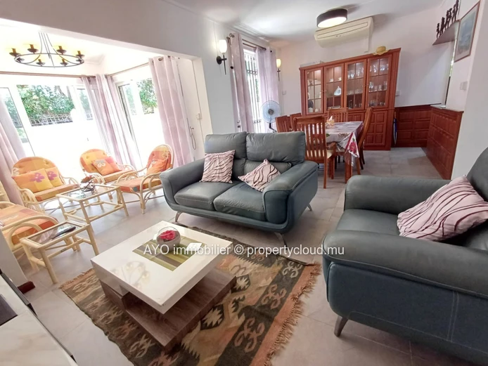 A vendre charmant Townhouse de 3 chambres avec piscine privée