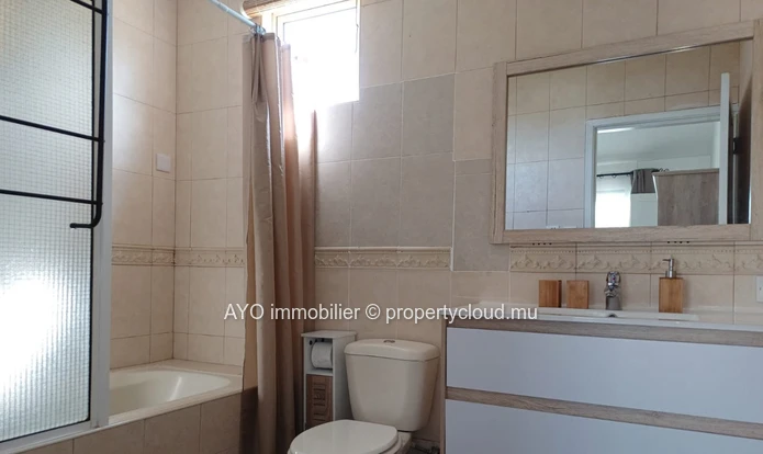 4 bedrooms townhouse with common pool in Grand Bay center